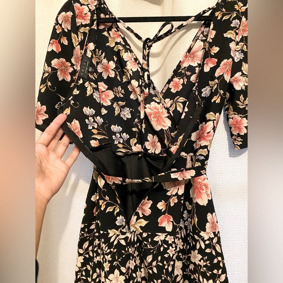 Woman’s Flower romper, small - Picture 4 of 4